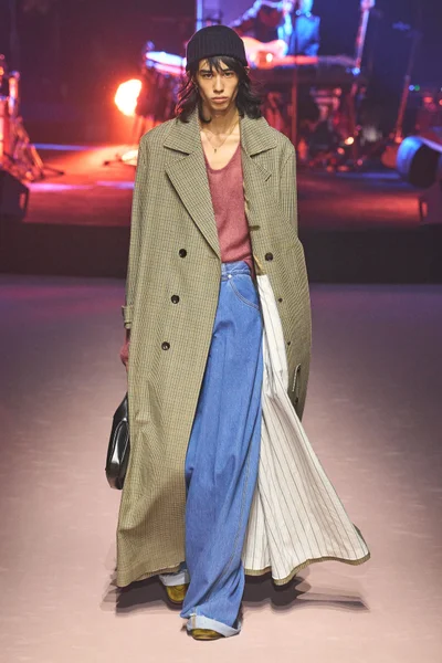 Look 22